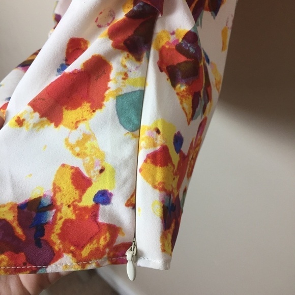 [Rachel Roy] Graphic Floral Ruched Sleeveless Top - Picture 5 of 9